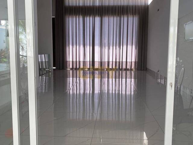 #823 - Casa em condomínio para Venda em Cuiabá - MT