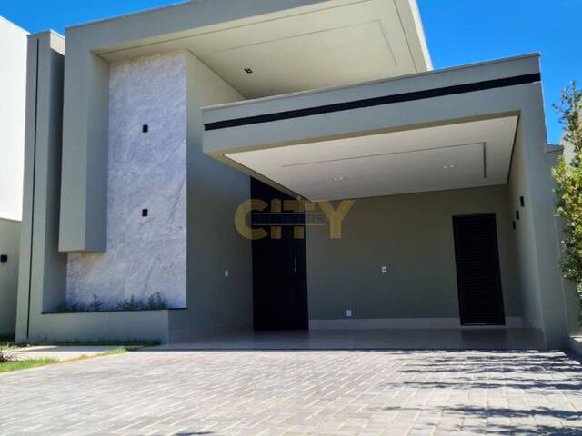 #1004 - Casa em condomínio para Venda em Cuiabá - MT