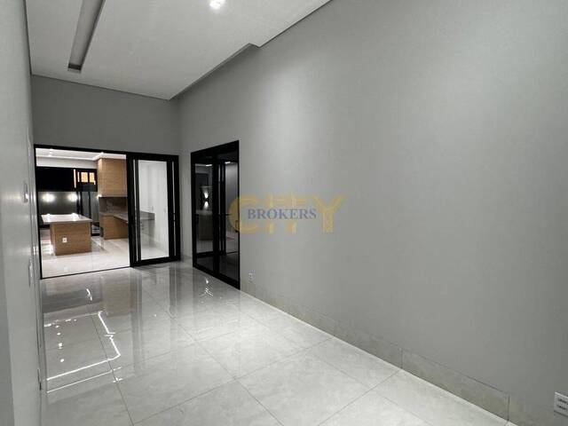 #1004 - Casa em condomínio para Venda em Cuiabá - MT