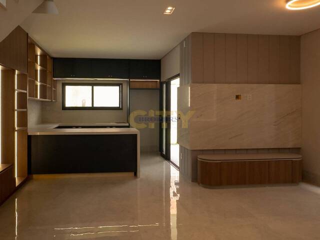 #960 - Casa em condomínio para Venda em Várzea Grande - MT