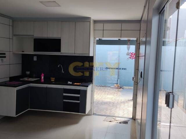Casa para Venda em Várzea Grande - 3