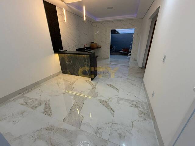 #2052 - Casa para Venda em Cuiabá - MT - 2