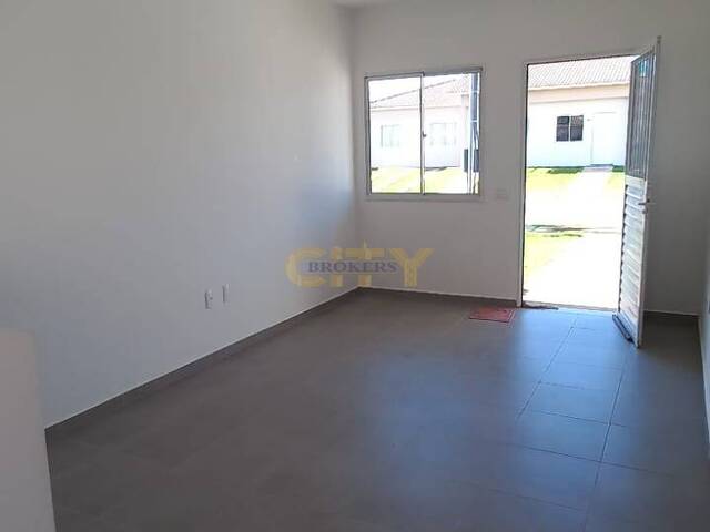 Casa para Venda em Várzea Grande - 3